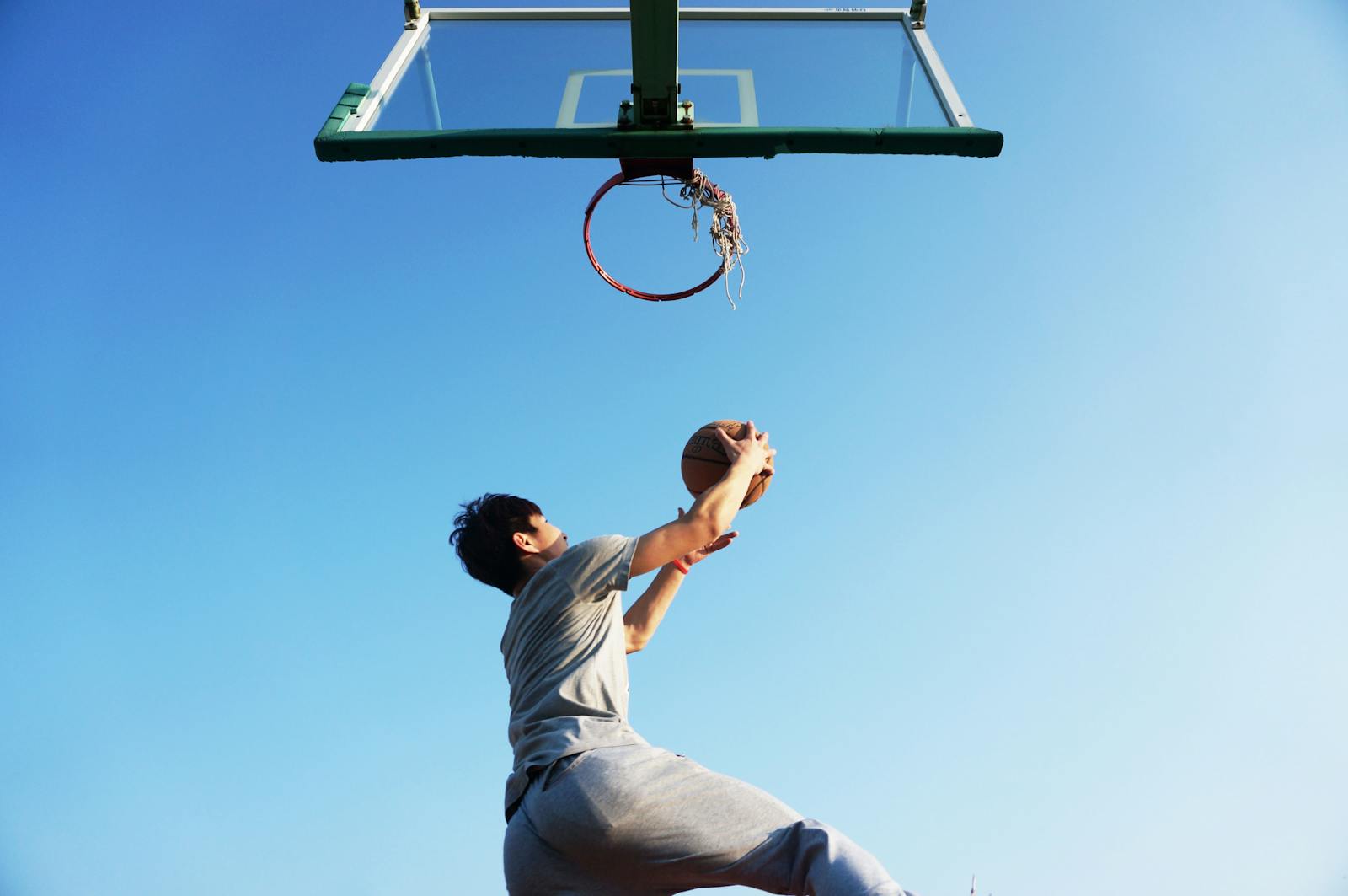 卧龙彩票 — 大乐透赛场扣篮瞬间